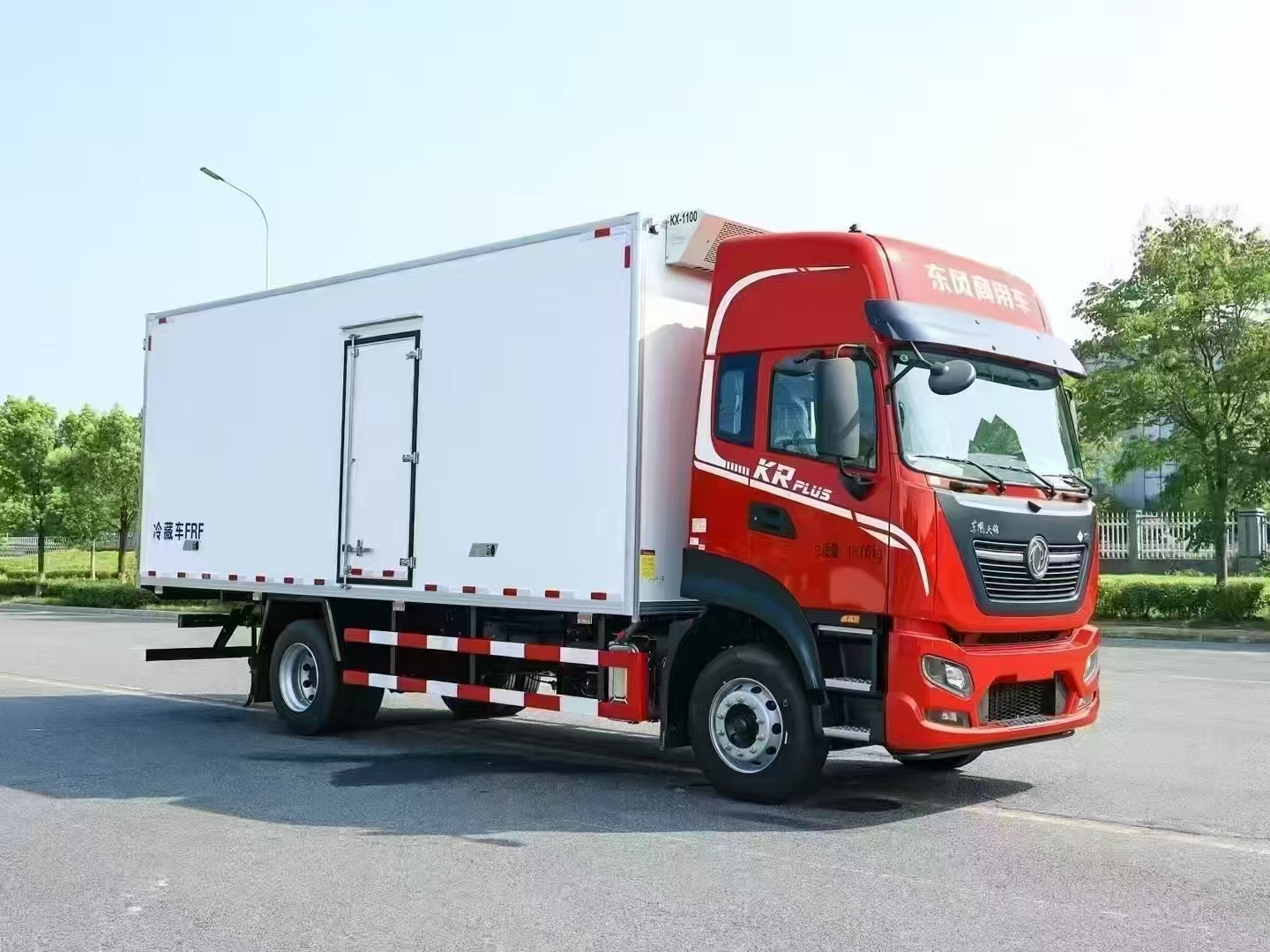 東風天錦PLUS康機280國六6.8米天然氣冷藏車