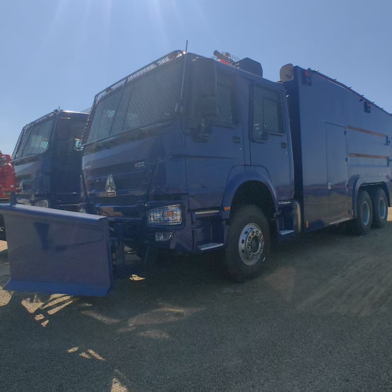 重汽豪沃避障維和治安車