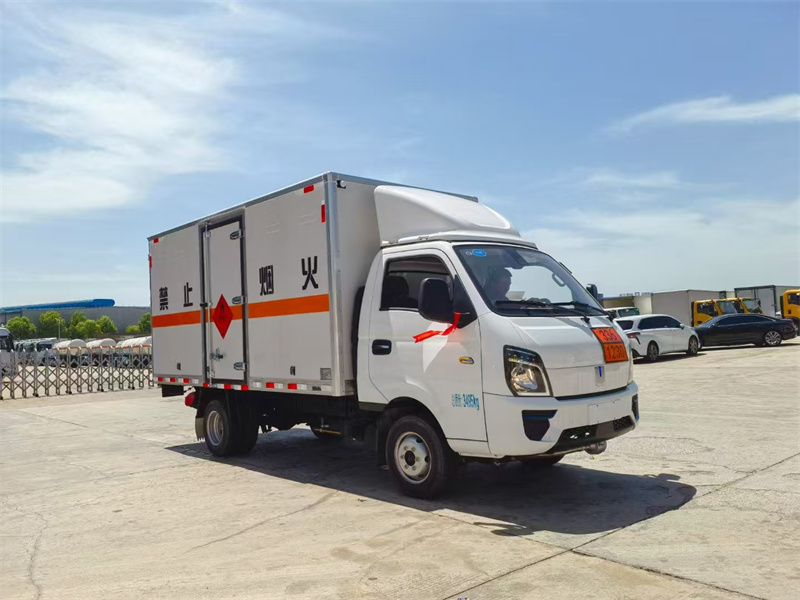 吉利燒甲醇國六危險品車