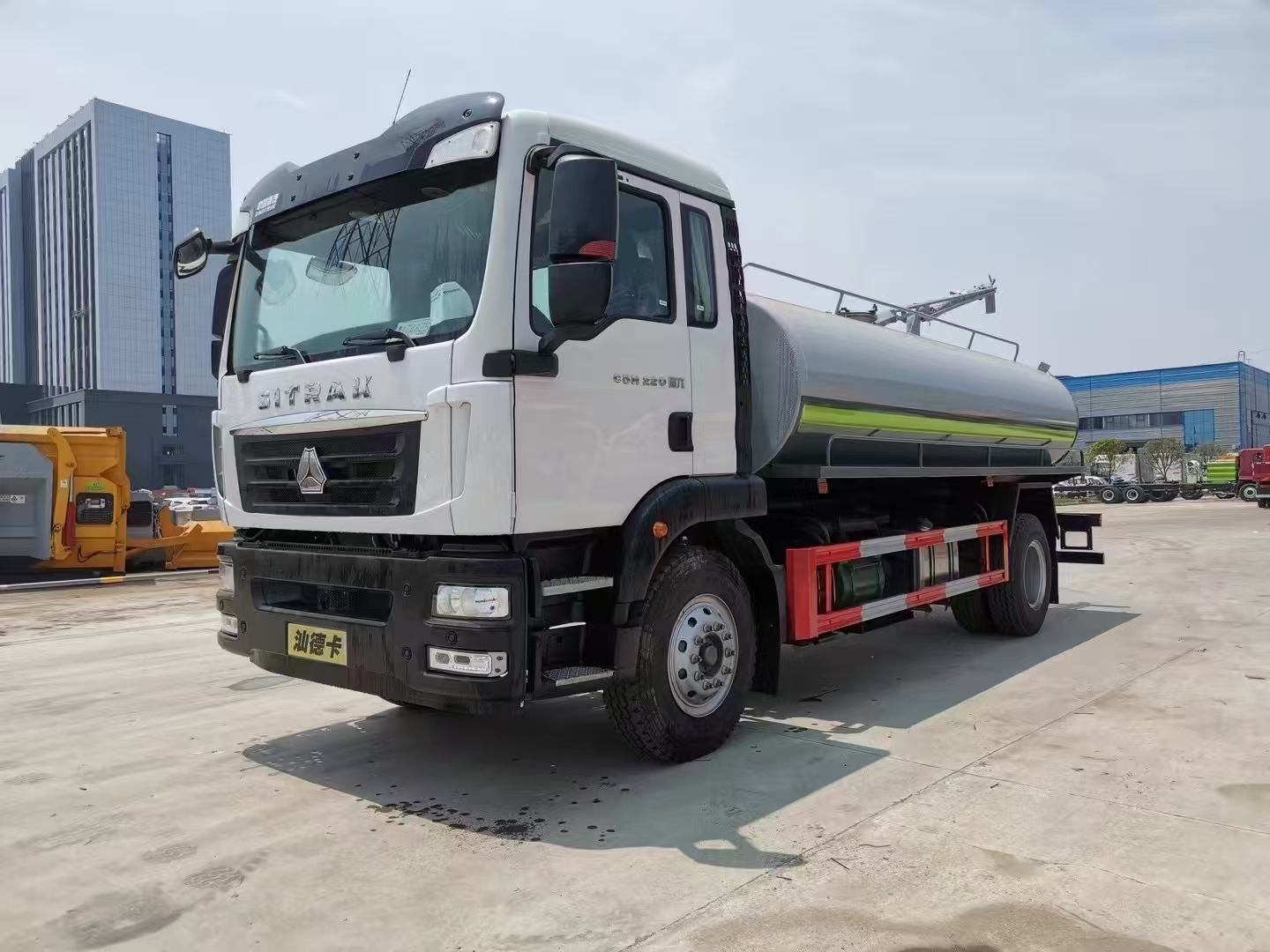 汕德卡12方灑水車12萬起