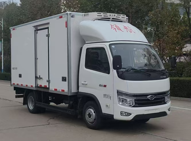 女司機能駕馭的福田領航自動擋冷藏車