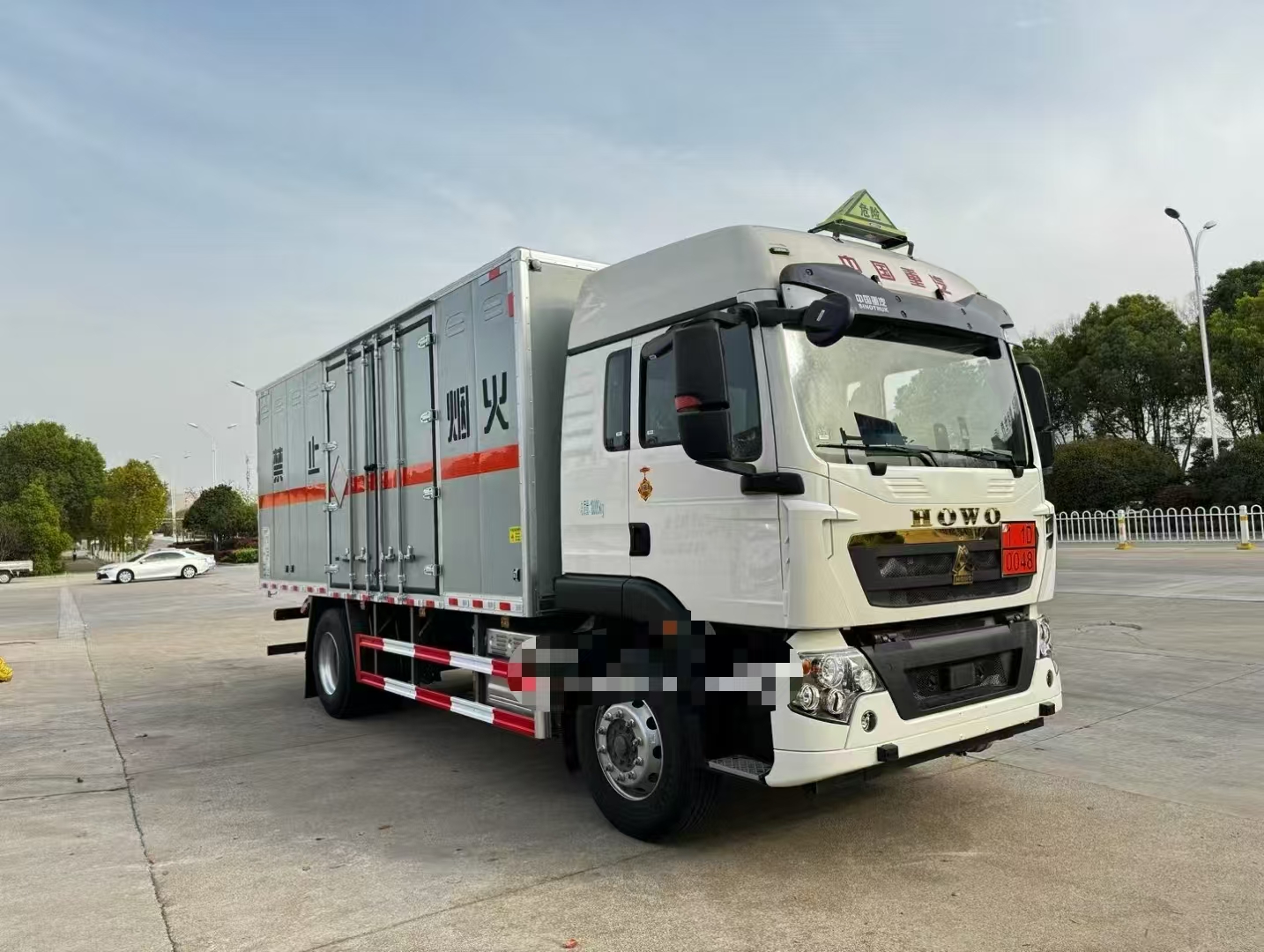 重汽豪沃6米8國六爆破車