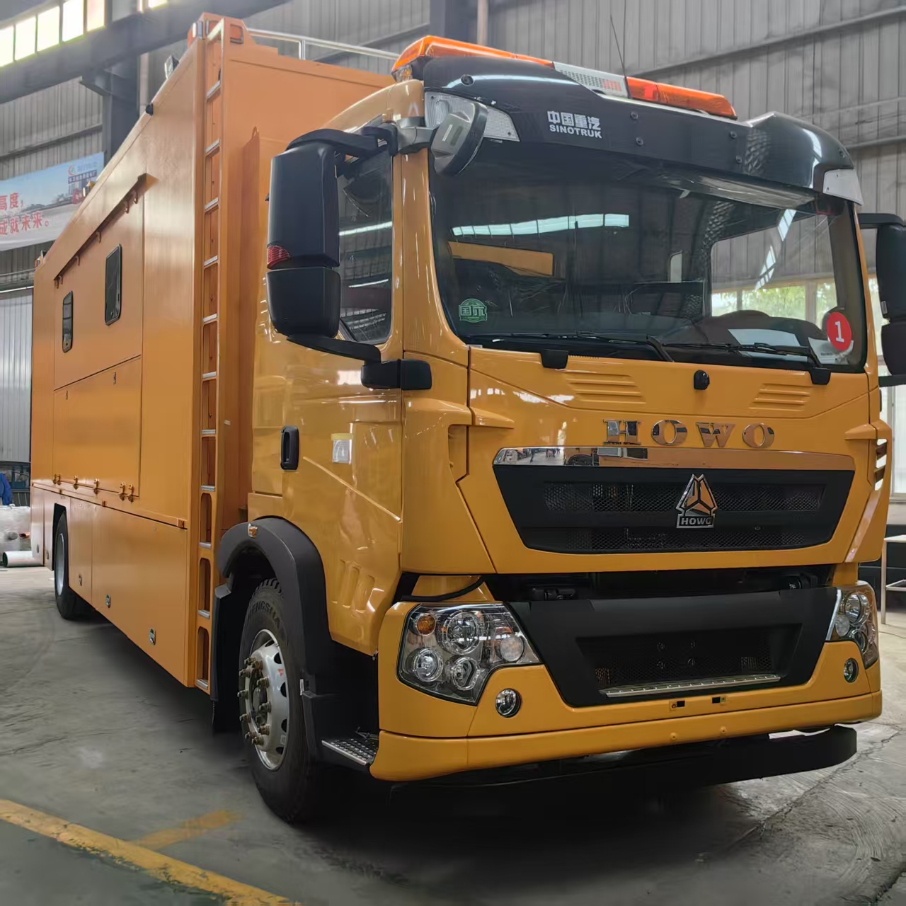 重汽豪沃國六炊事車