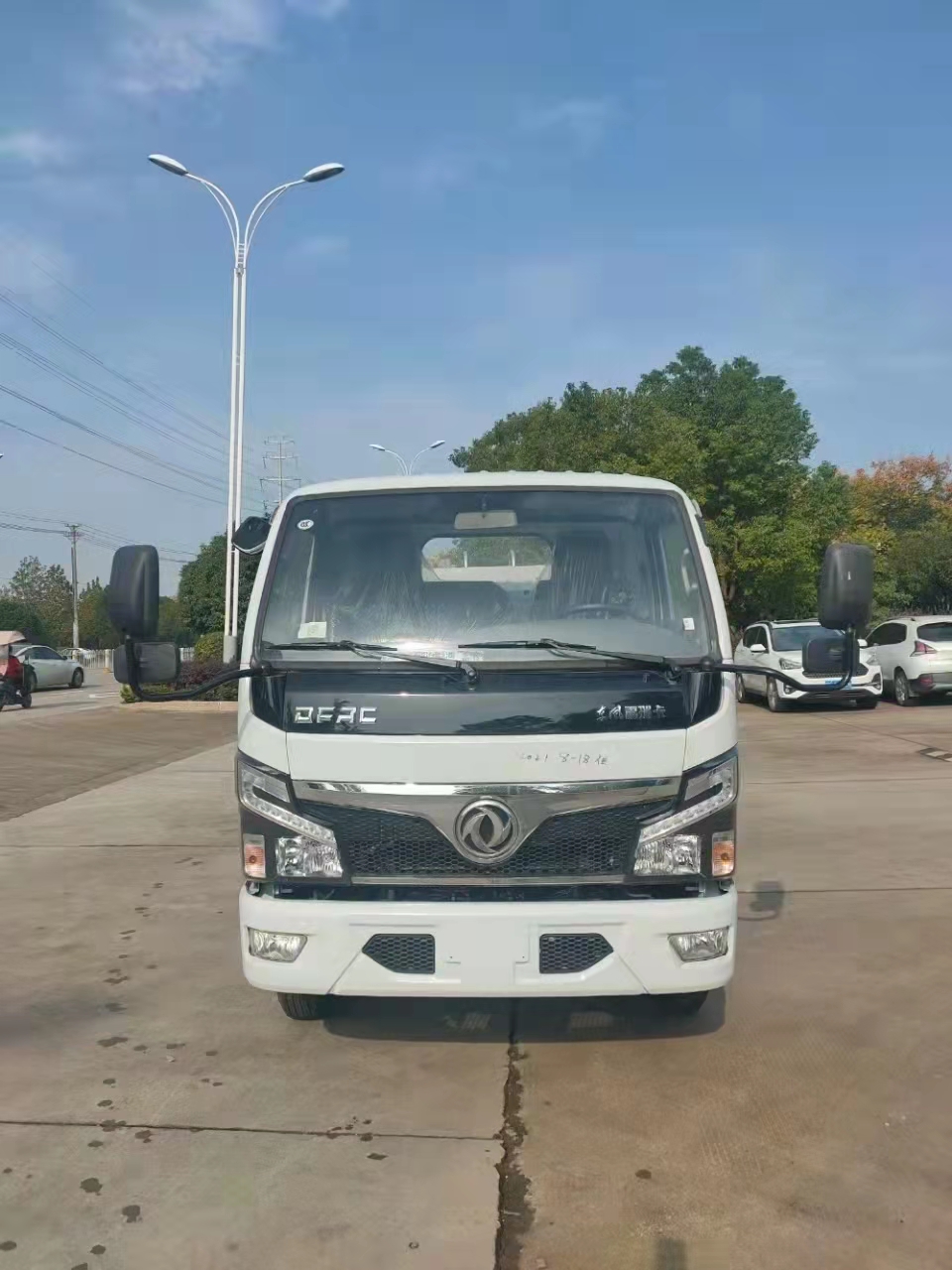 普貨也能拉，東風多利卡藍牌供液車