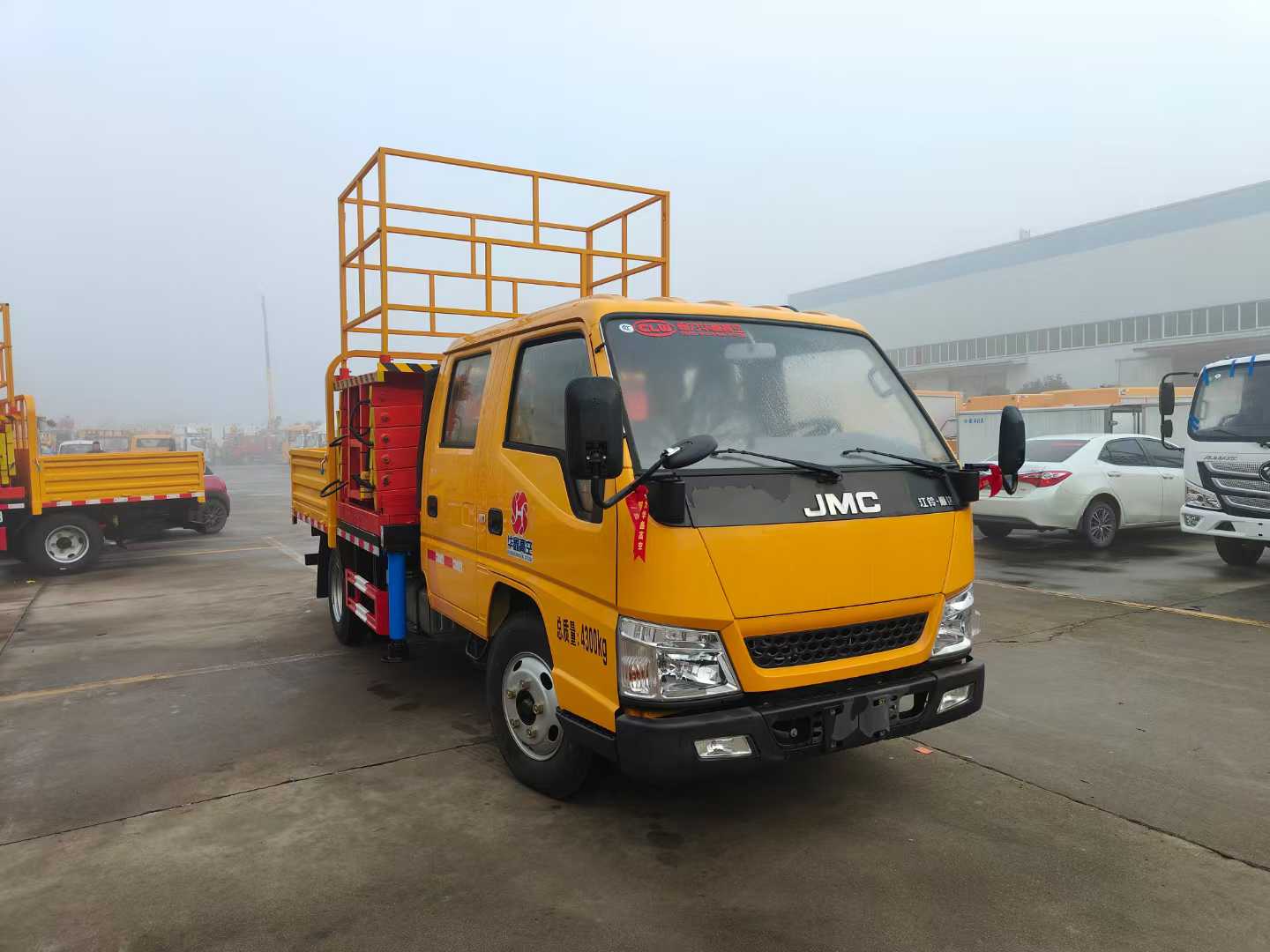 江鈴12米國六帶升降平臺車