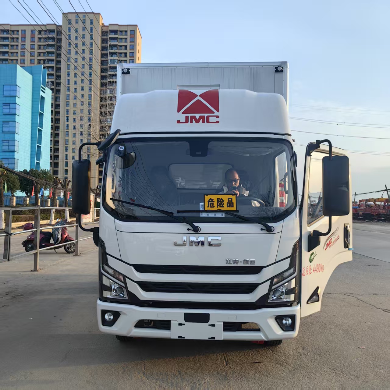 江鈴凱運(yùn)22方容積危險(xiǎn)品車