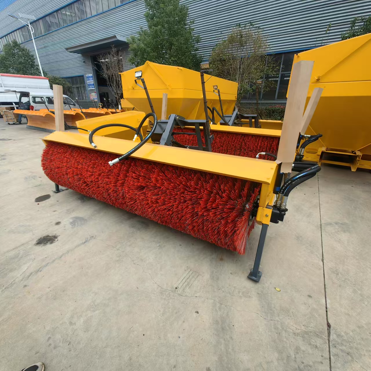 雪天雪滾來(lái)助力