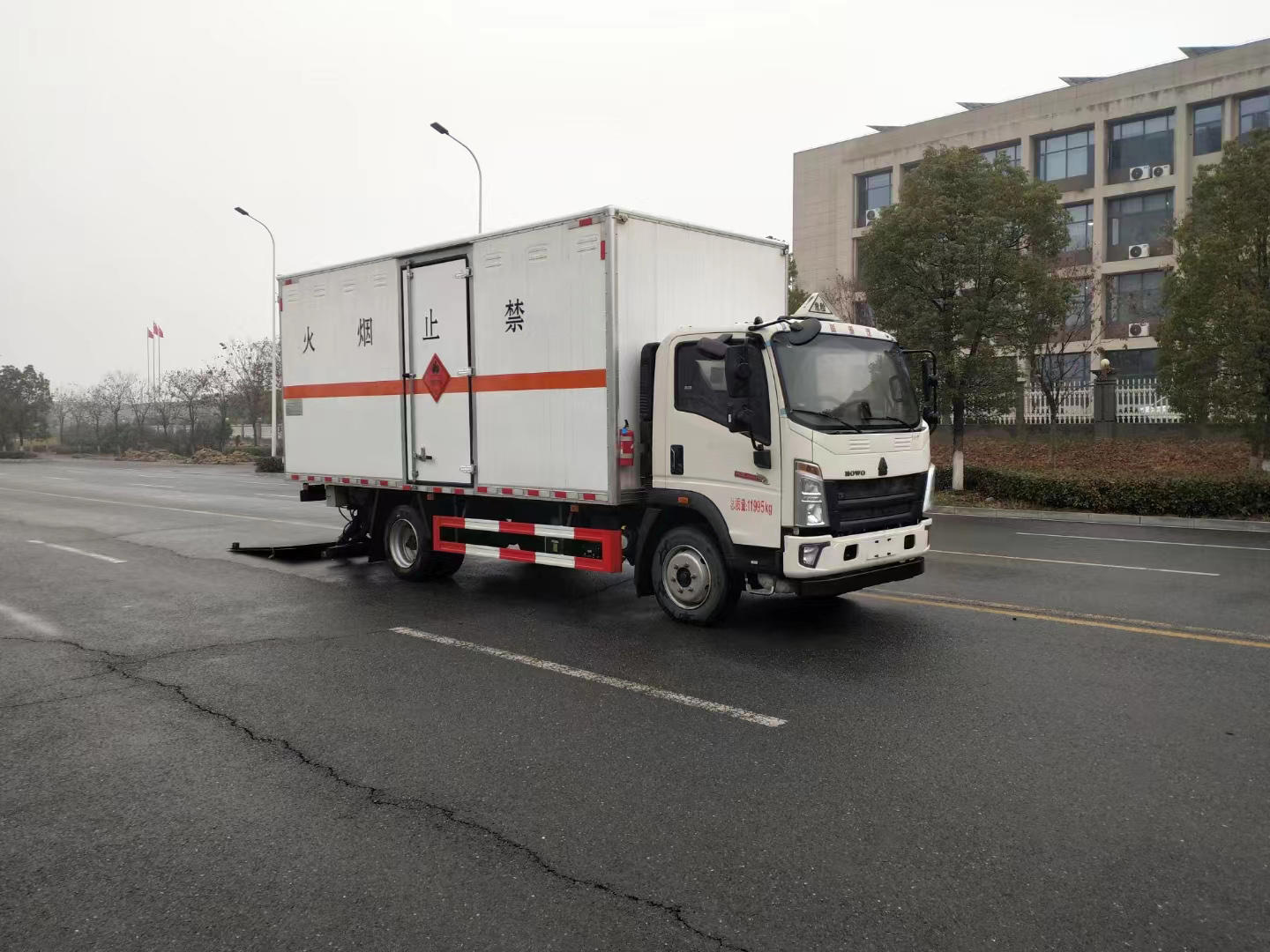 重汽5米5國六爆破車