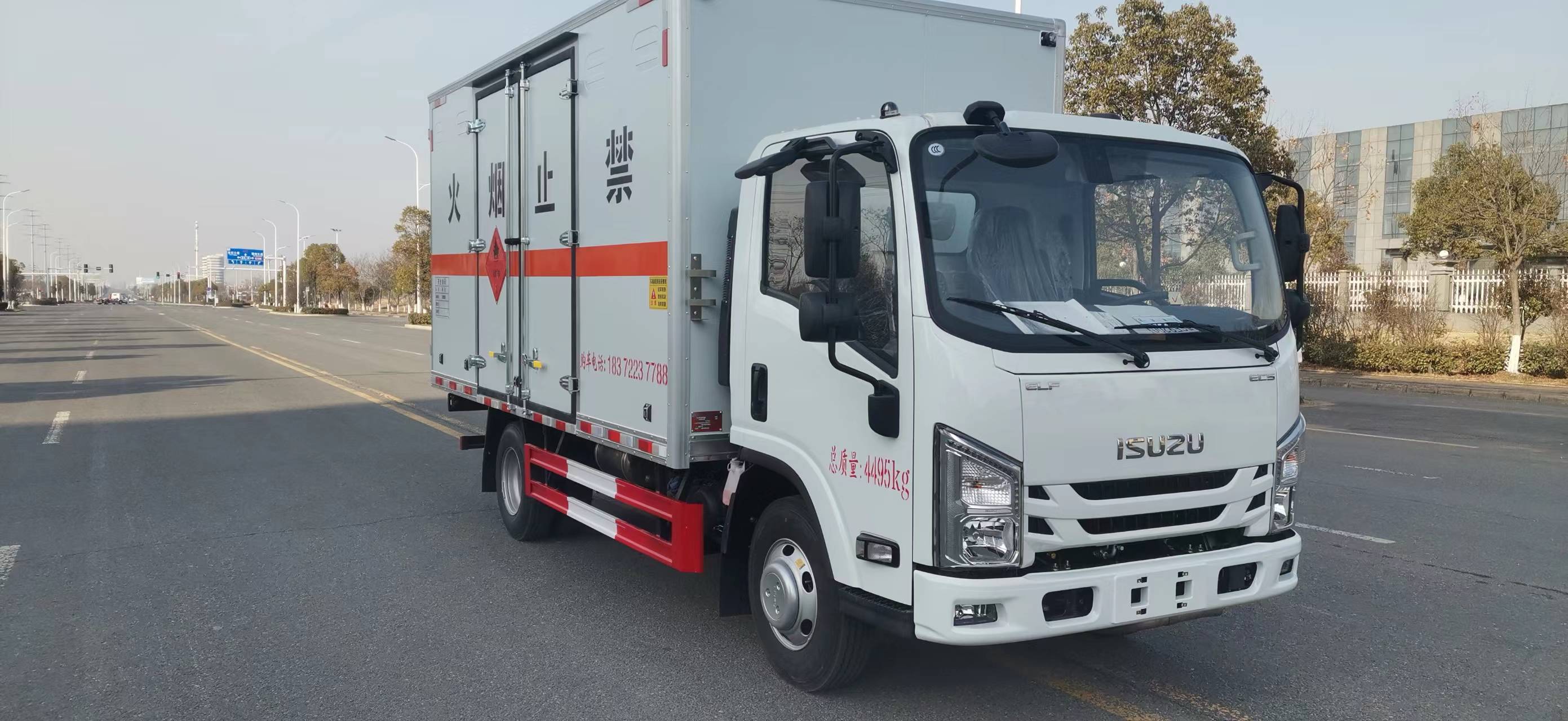 五十鈴國六易燃液體廂式運輸車