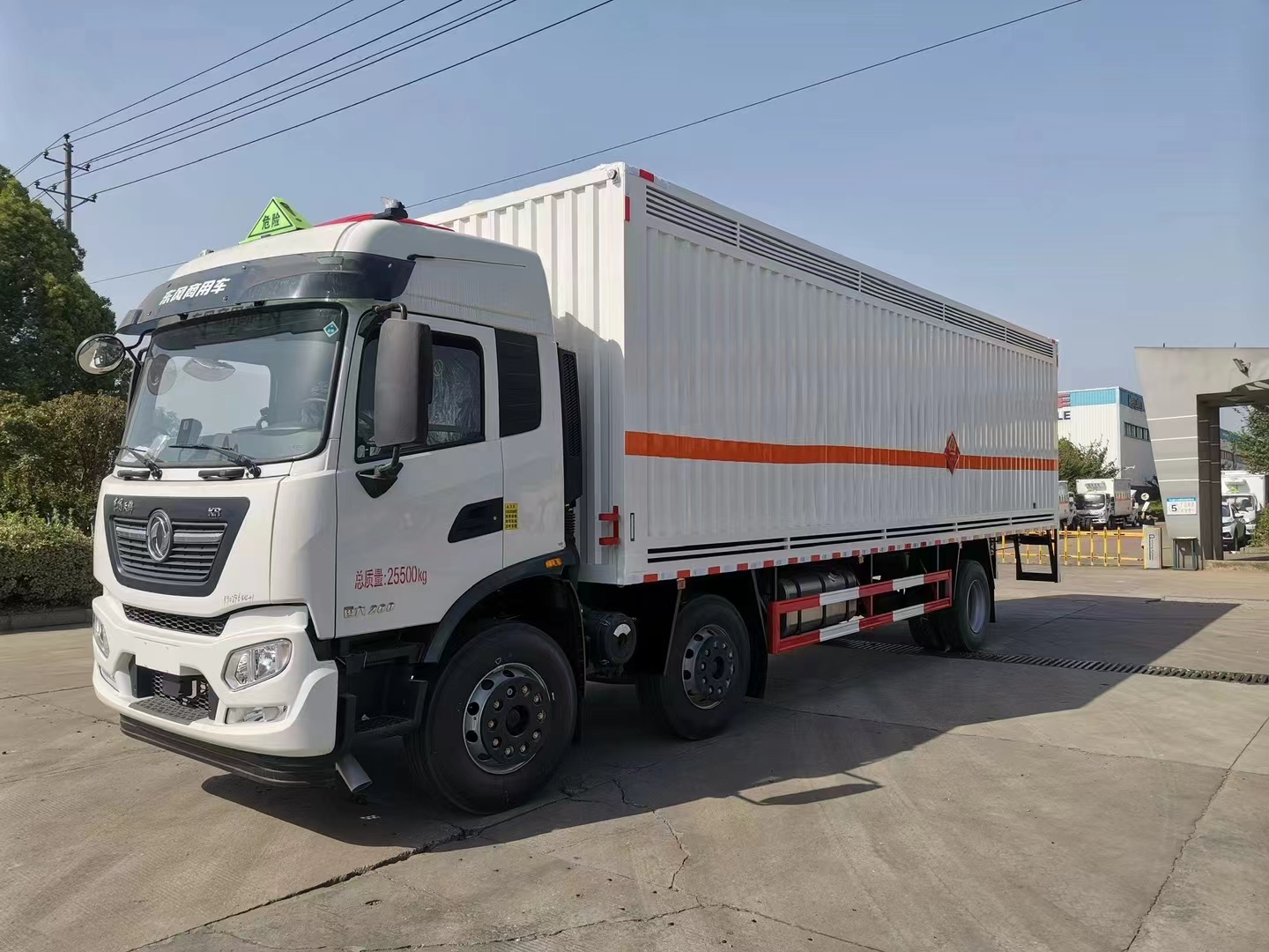 東風天錦三軸國六瓦楞板雜項危險品車