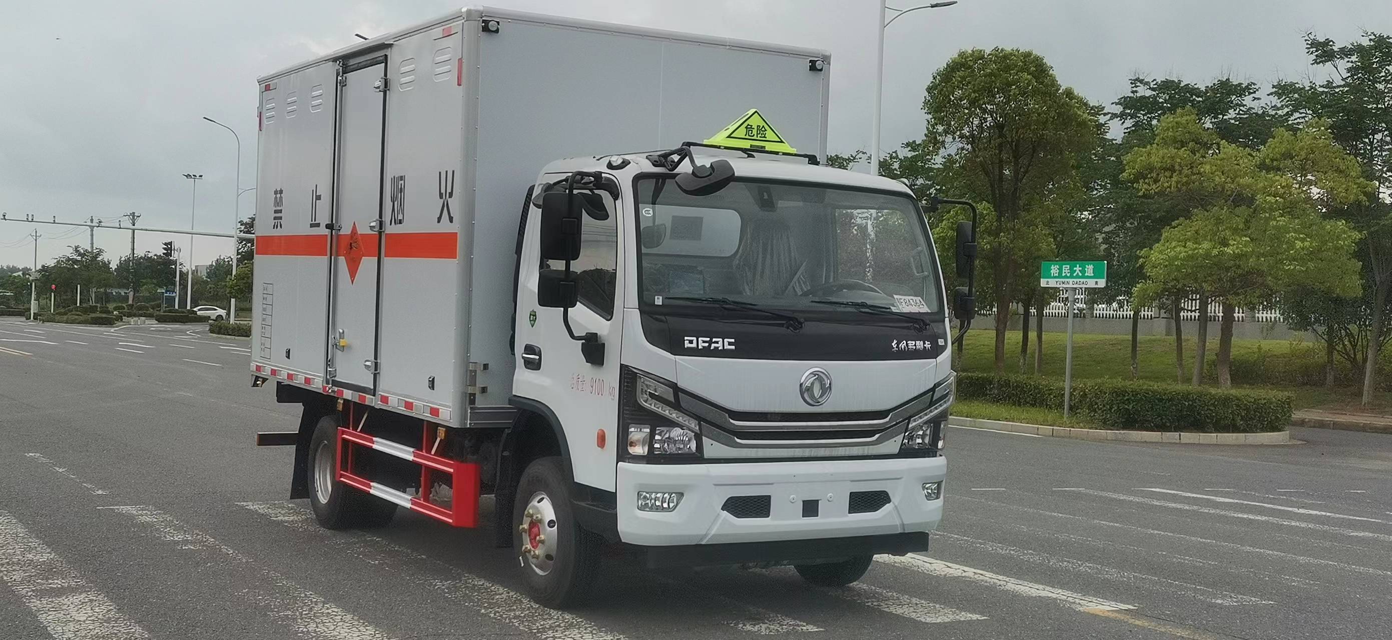 5噸經典車型——東風國六爆破器材運輸車