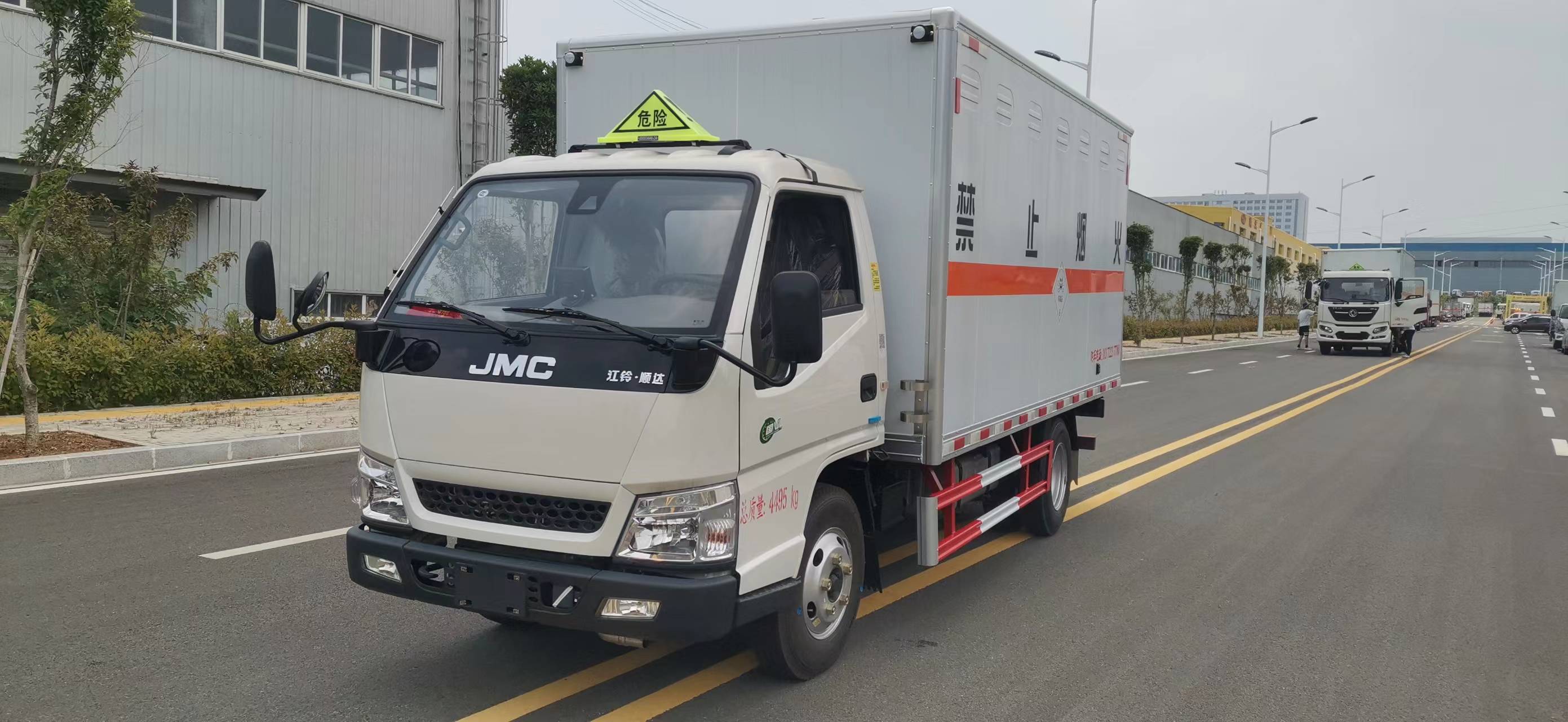 江鈴順達(dá)國六農(nóng)藥化學(xué)品運輸車