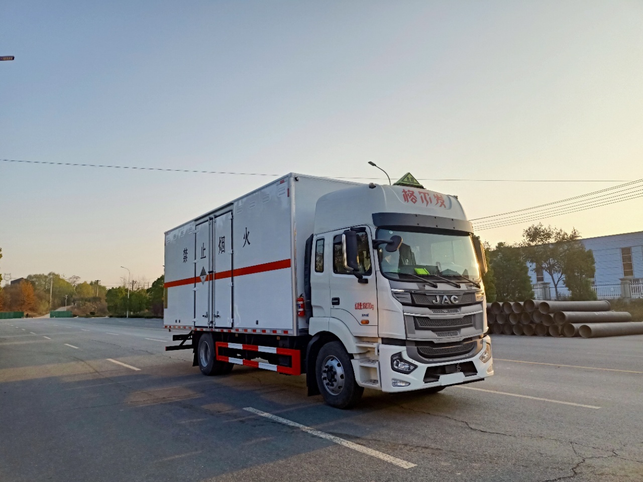 江淮格爾發(fā)6米8國六化學(xué)物品運輸車