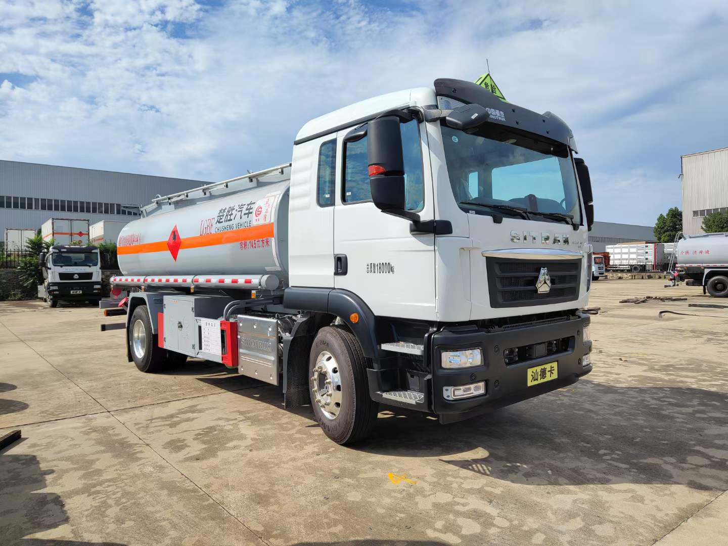 汕德卡國六單橋10噸油罐車