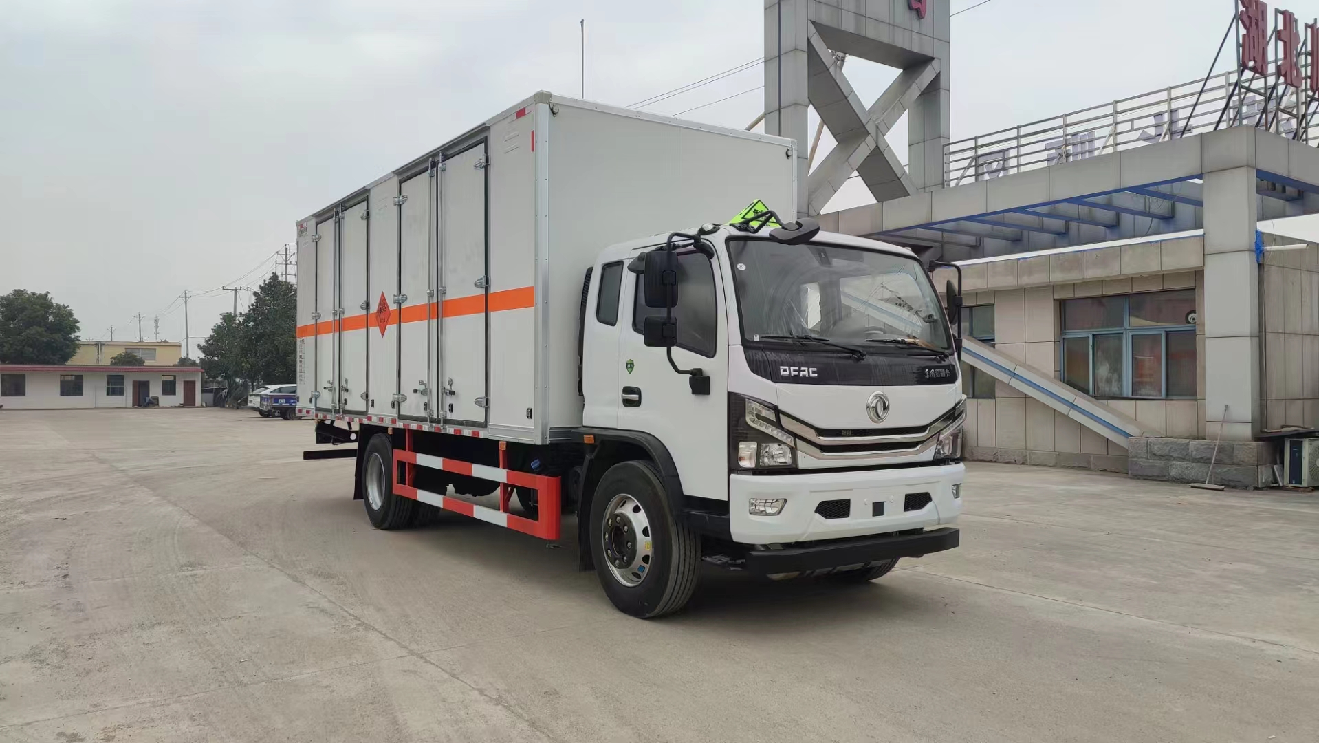 東風(fēng)D8國六10噸爆破器材運(yùn)輸車