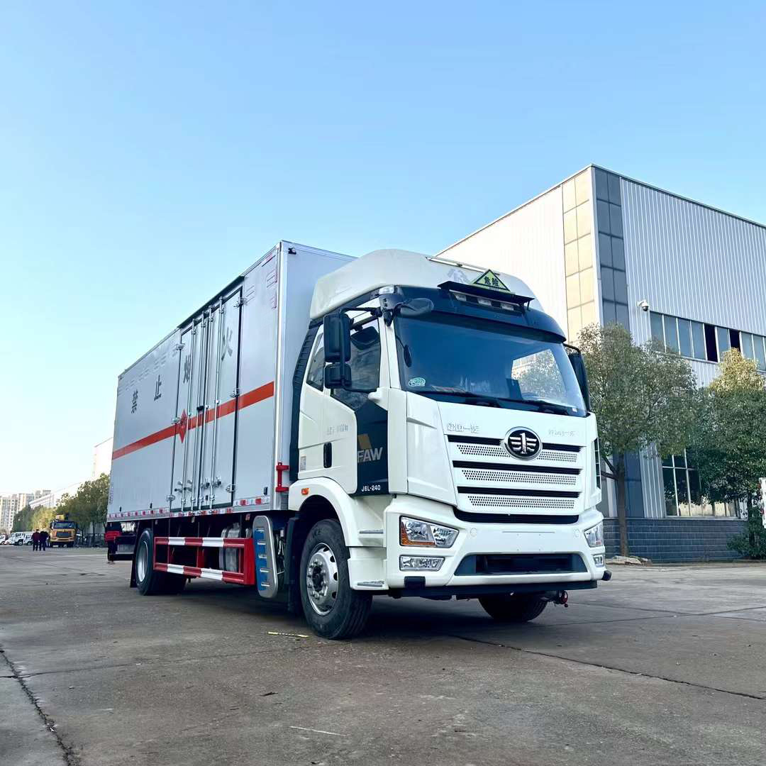 解放J6L國六白色爆破器材廂式運(yùn)輸車