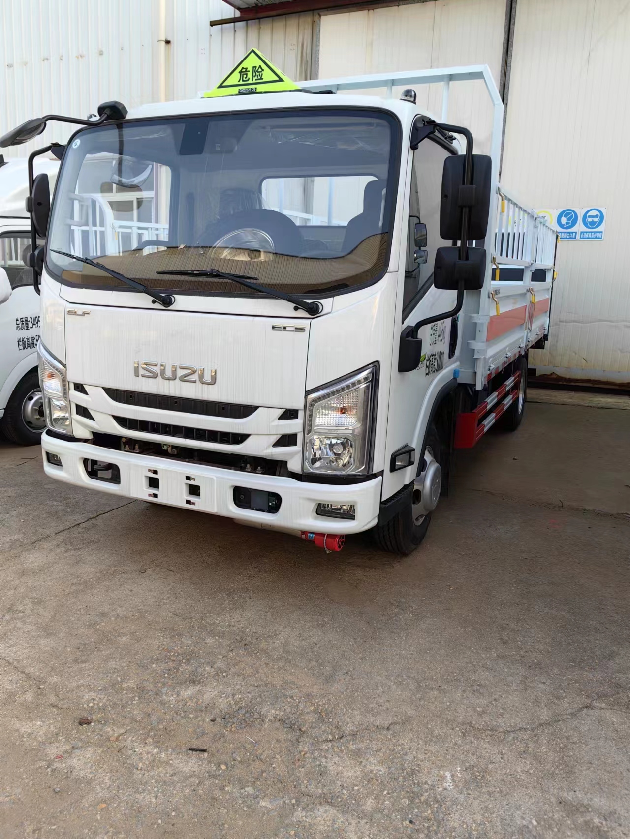 五十鈴國六4米2藍(lán)牌氣瓶車