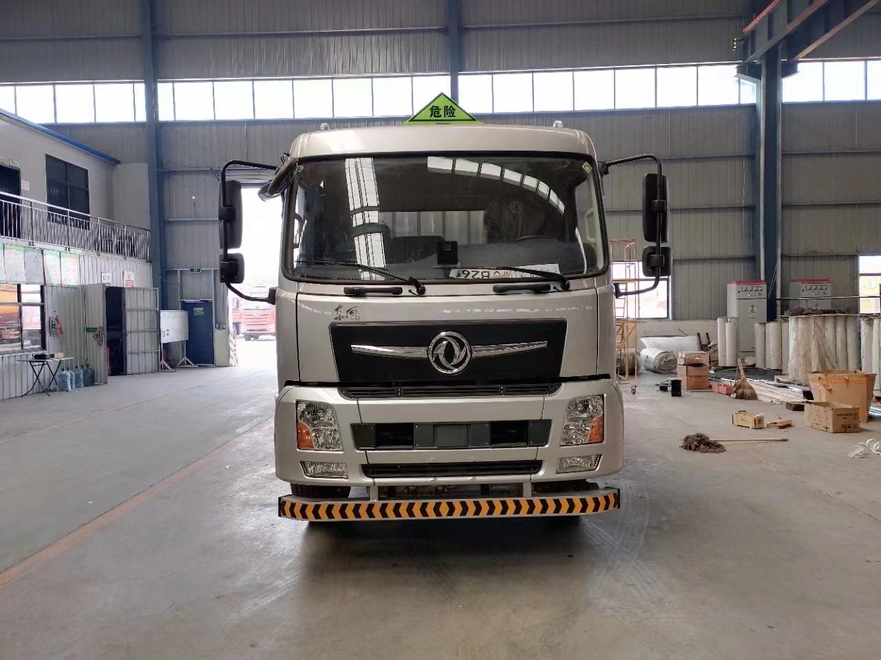 東風(fēng)D3V爆破單橋國六器材運(yùn)輸車