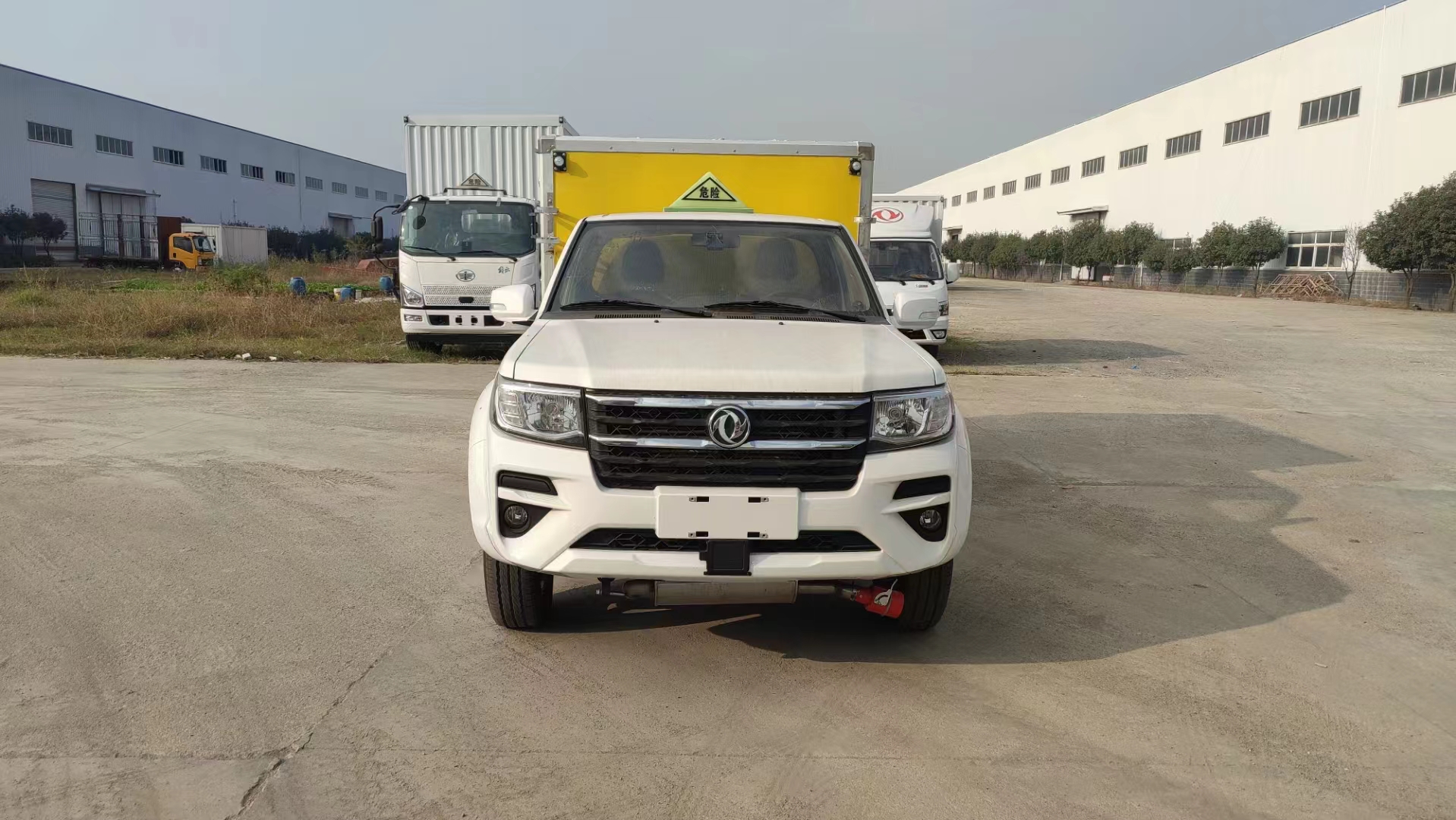 東風(fēng)日產(chǎn)皮卡國(guó)六四驅(qū)爆破器材運(yùn)輸車