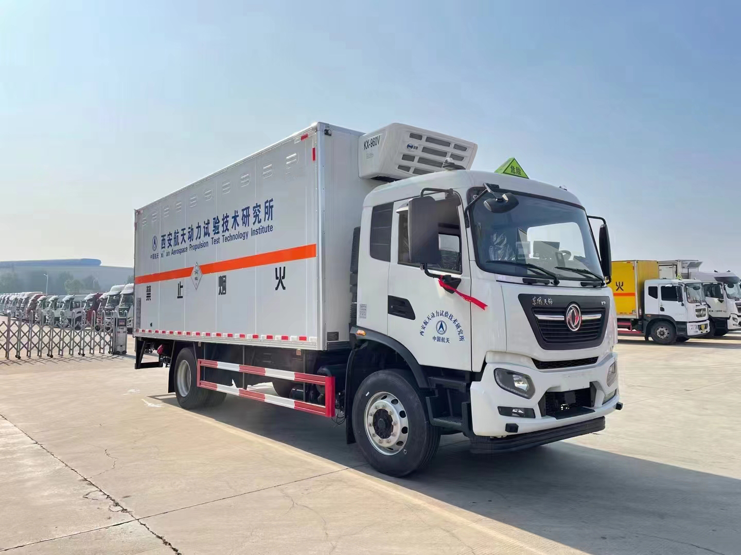 東風天錦拉氧化性物品專用車