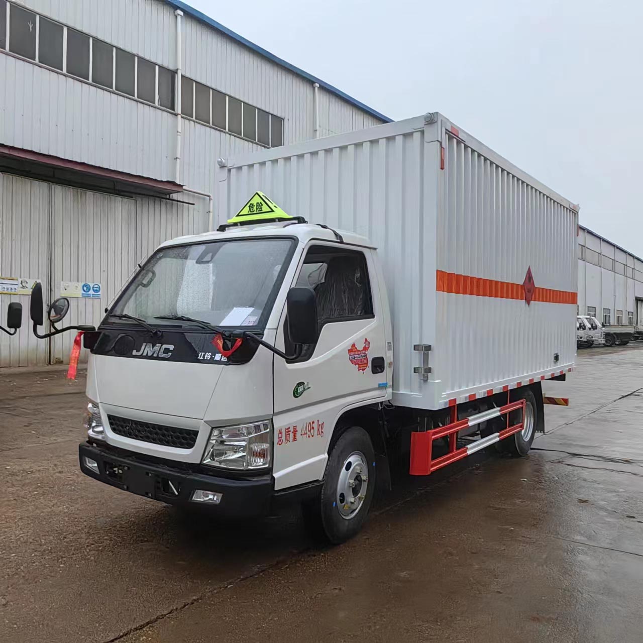 江鈴國六帶一個雙側門危險品車