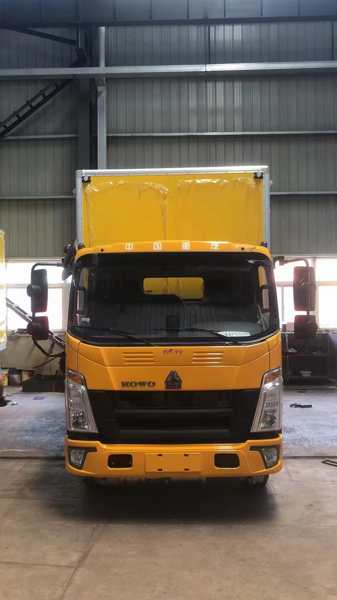 重汽豪沃2.4米高藍牌爆破器材運輸車