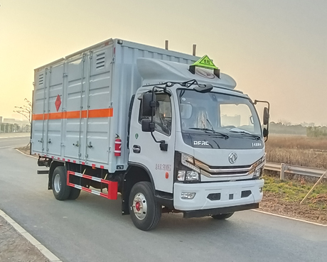 東風大多利卡4米5國六5噸危險品車