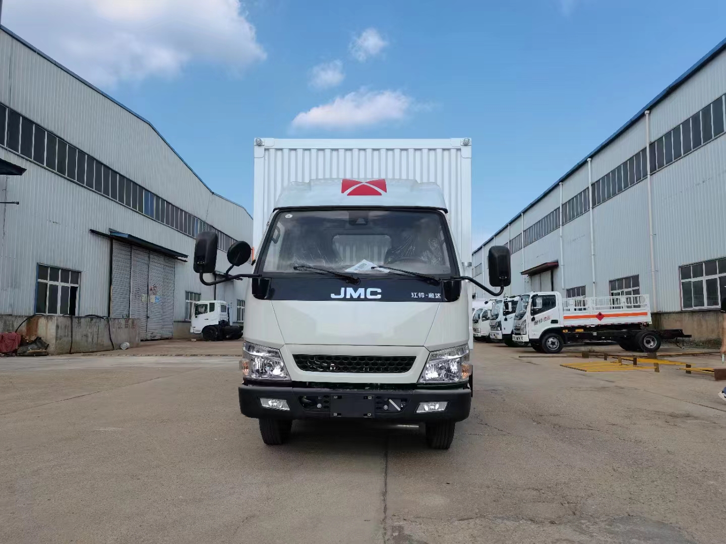 江鈴國(guó)六帶導(dǎo)流罩瓦楞板危險(xiǎn)品車