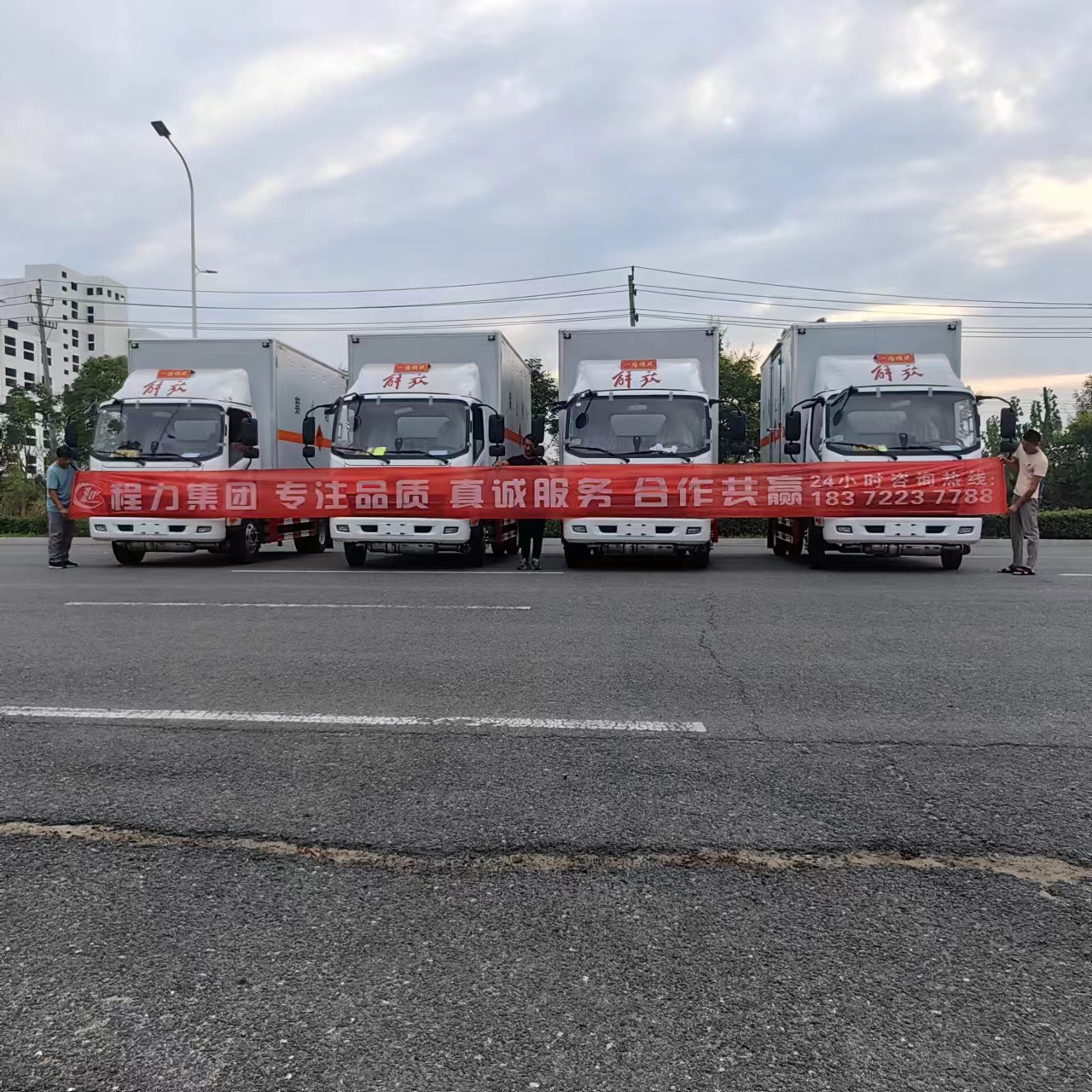 湖南李總批量定制4臺解放虎V國六爆破器材運輸車