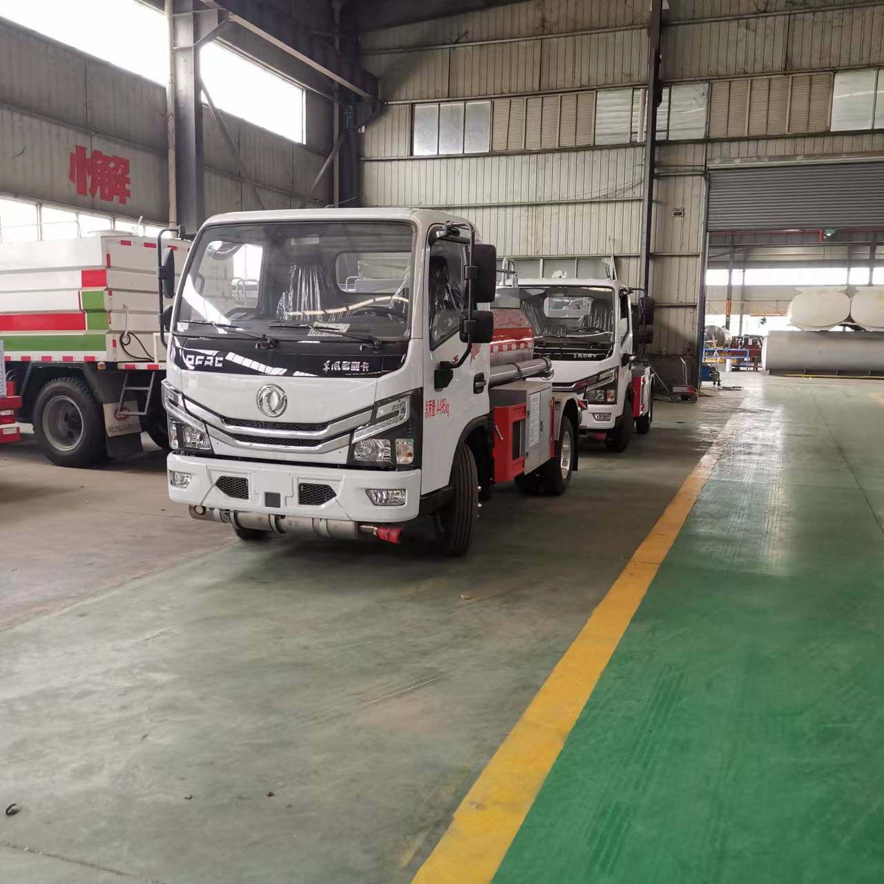 東風多利卡國六藍牌2.2方加油車