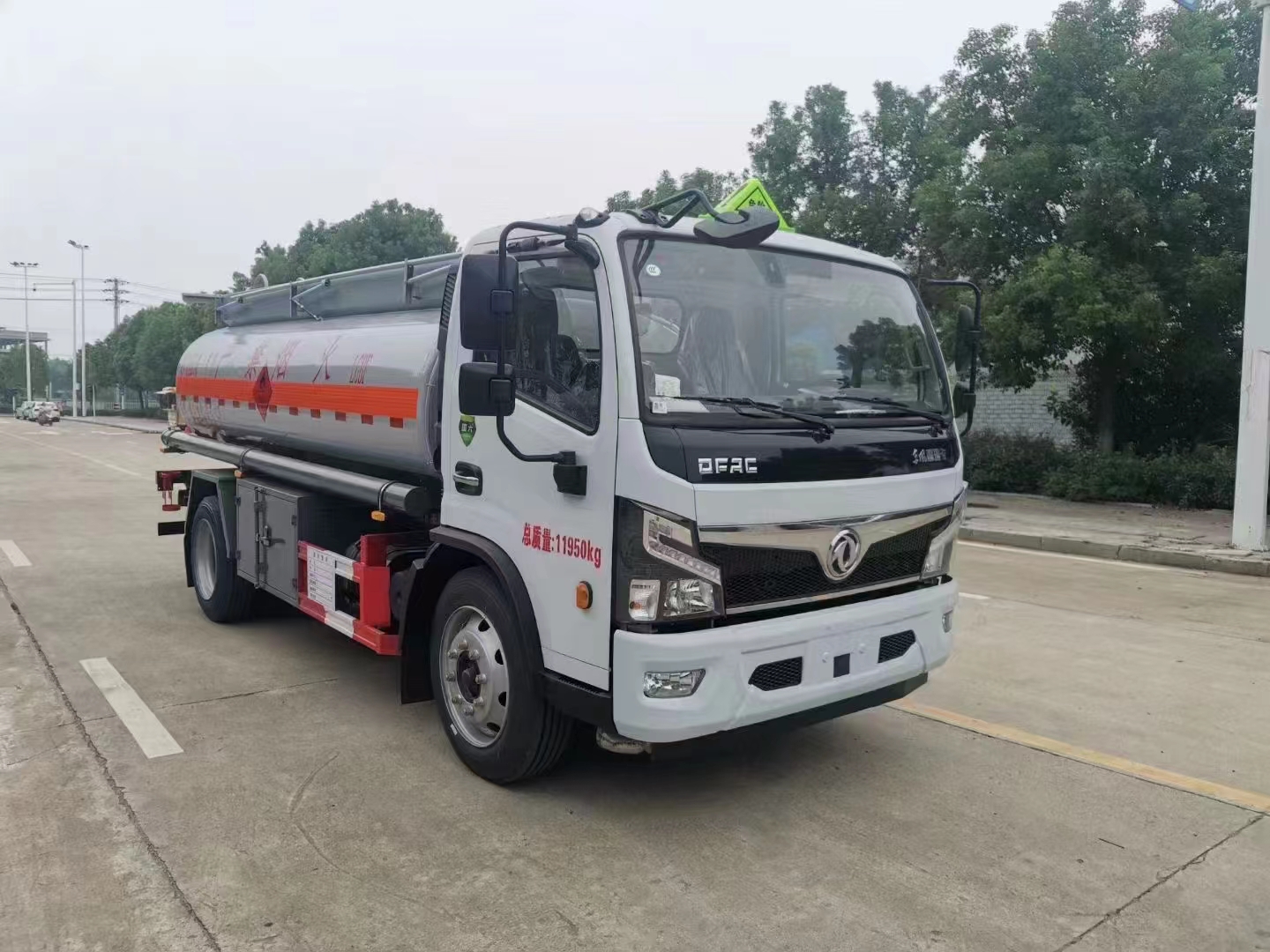 東風福瑞卡國六8.5方加油車