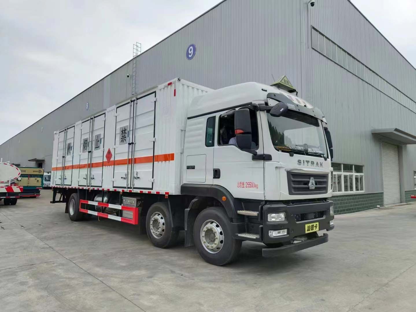 汕德卡G5暢行三軸國六雜項危險品車