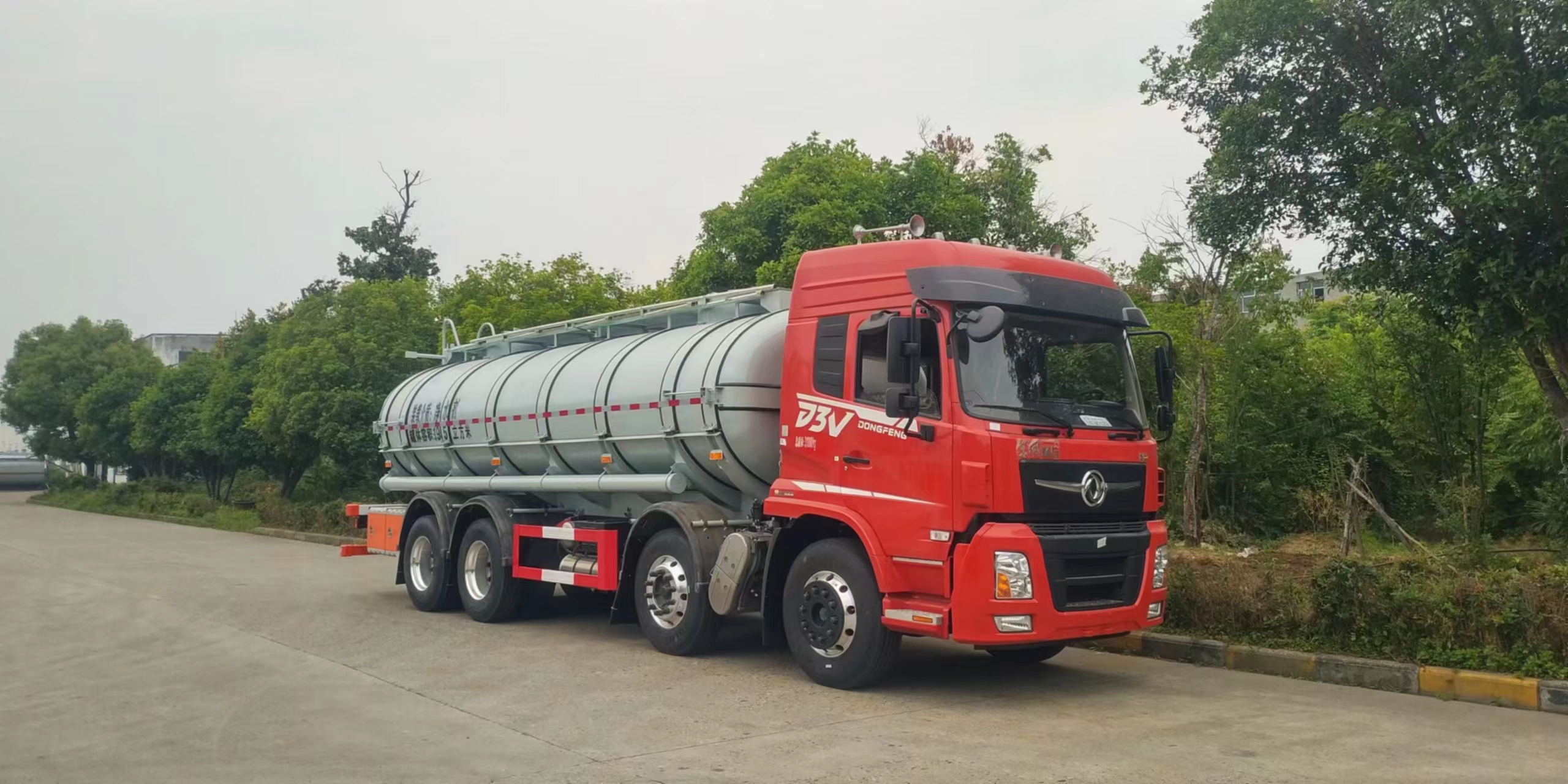 東風前四后八塑料罐供液車