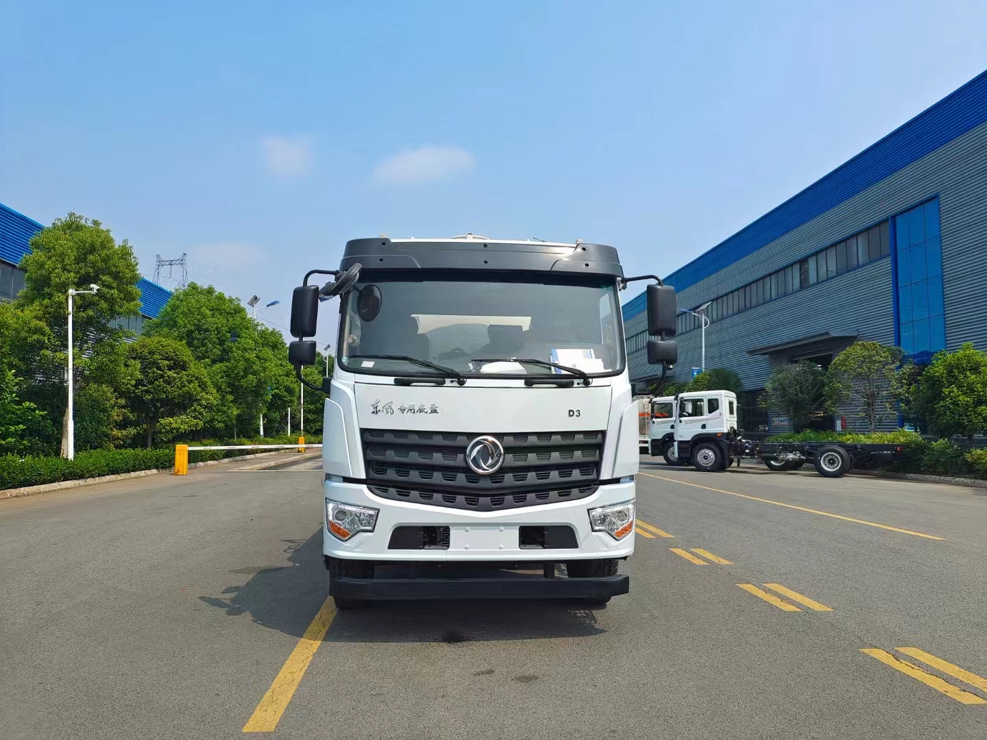 東風專底后雙橋帶分倉國六吸污車