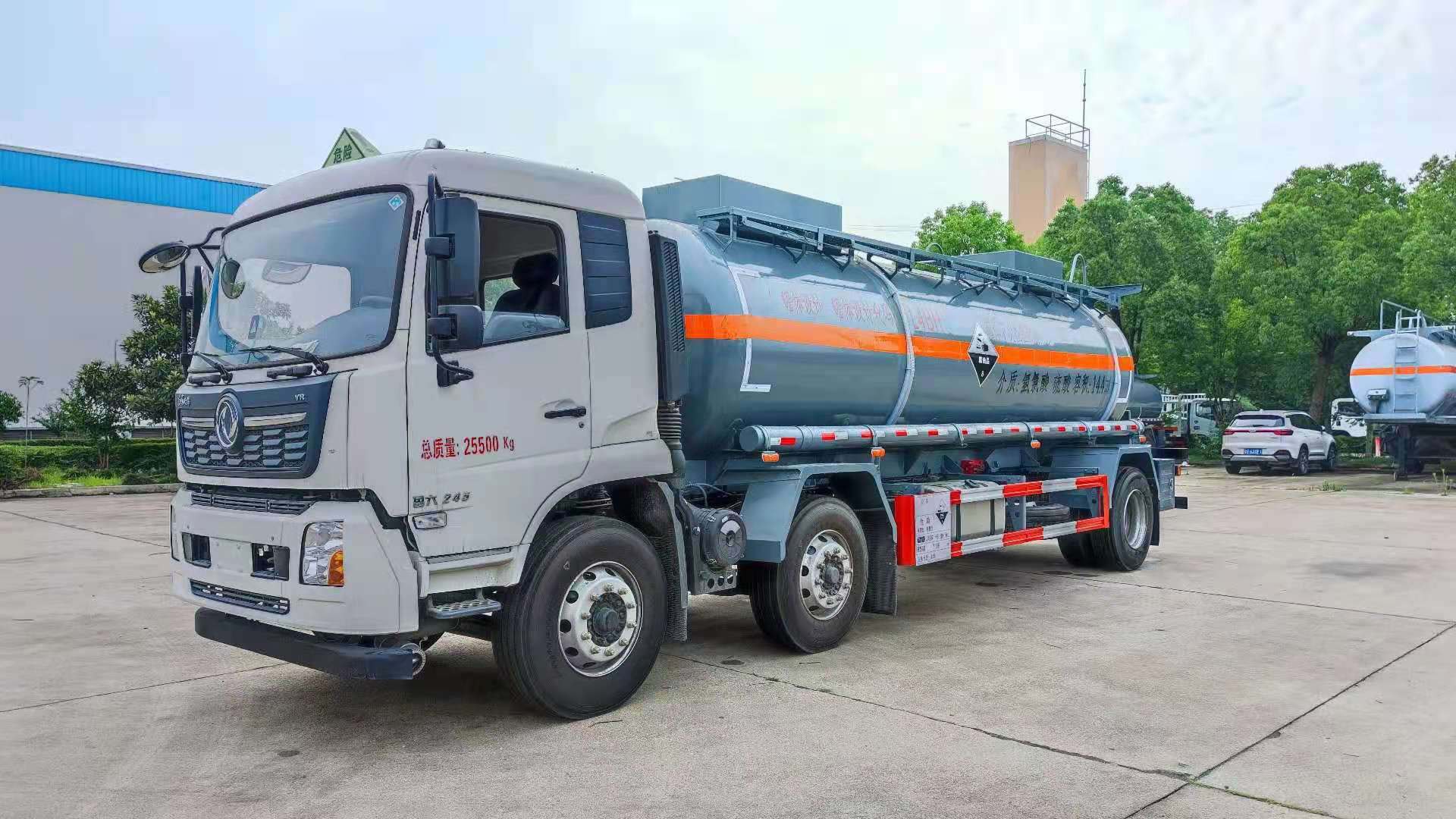 東風天錦三軸國六腐蝕品罐式運輸車