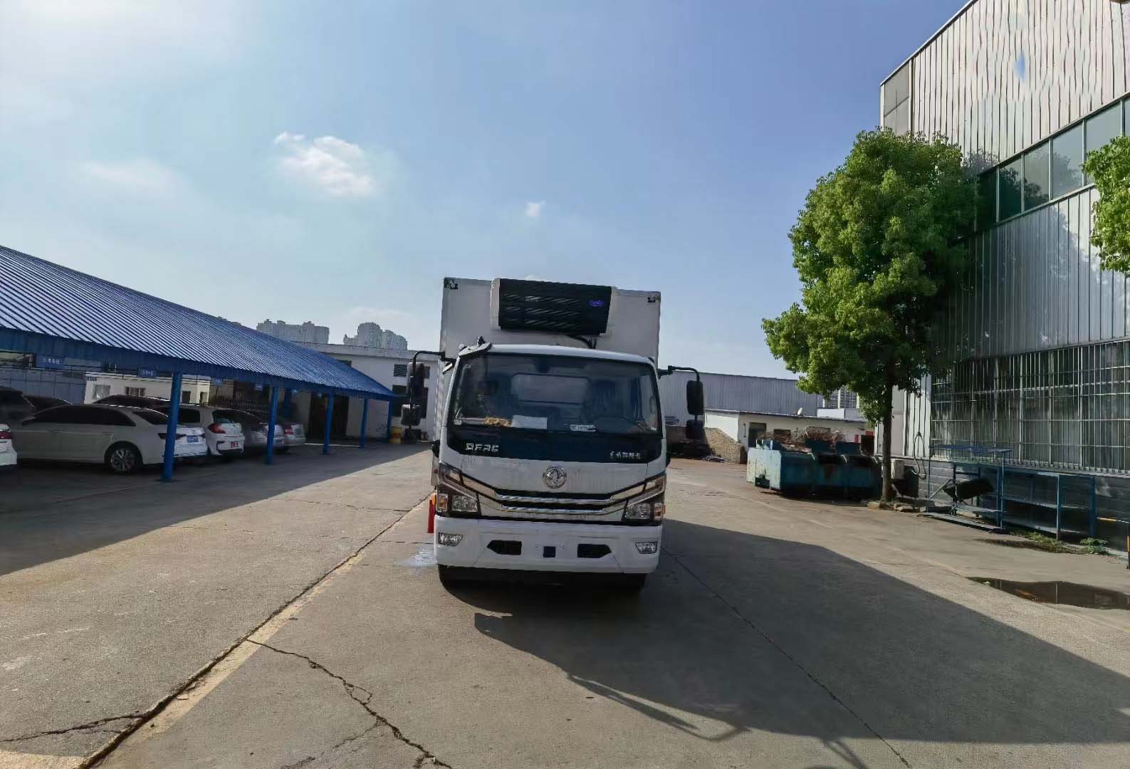 東風大多利卡帶進口機組國六危險品車