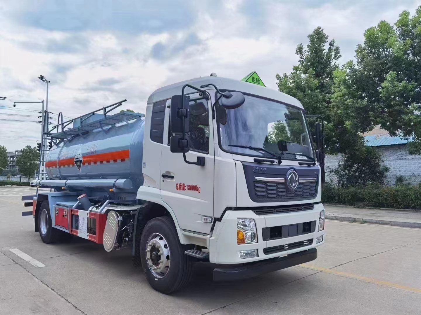 10噸東風(fēng)天錦鋼襯塑罐車