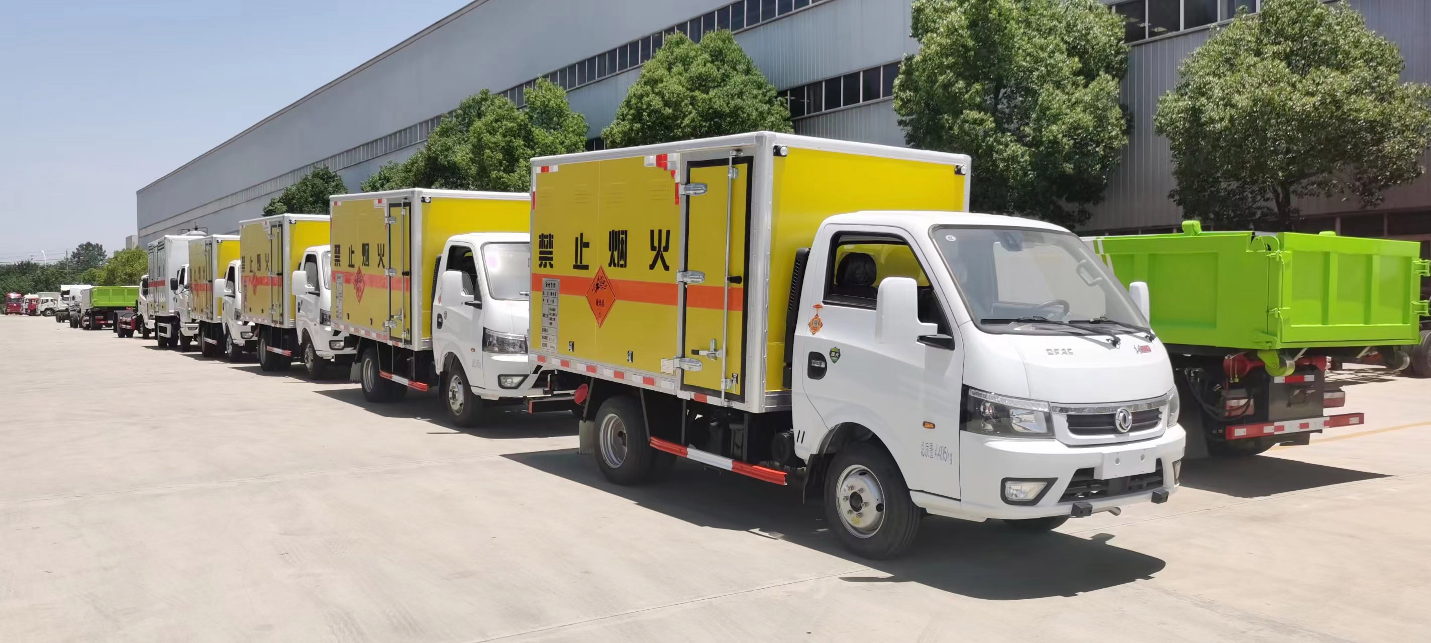 東風途逸國六柴油民爆危險品車批量發車