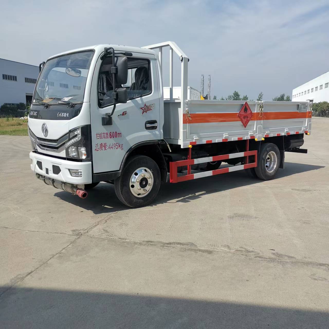 東風多利卡國六低欄板氣瓶車