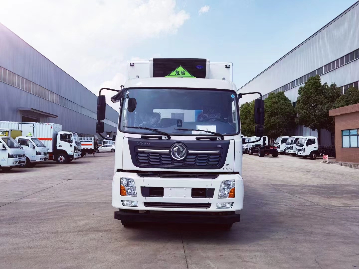 東風(fēng)天錦帶制冷機(jī)組國六雙開側(cè)門危化品車