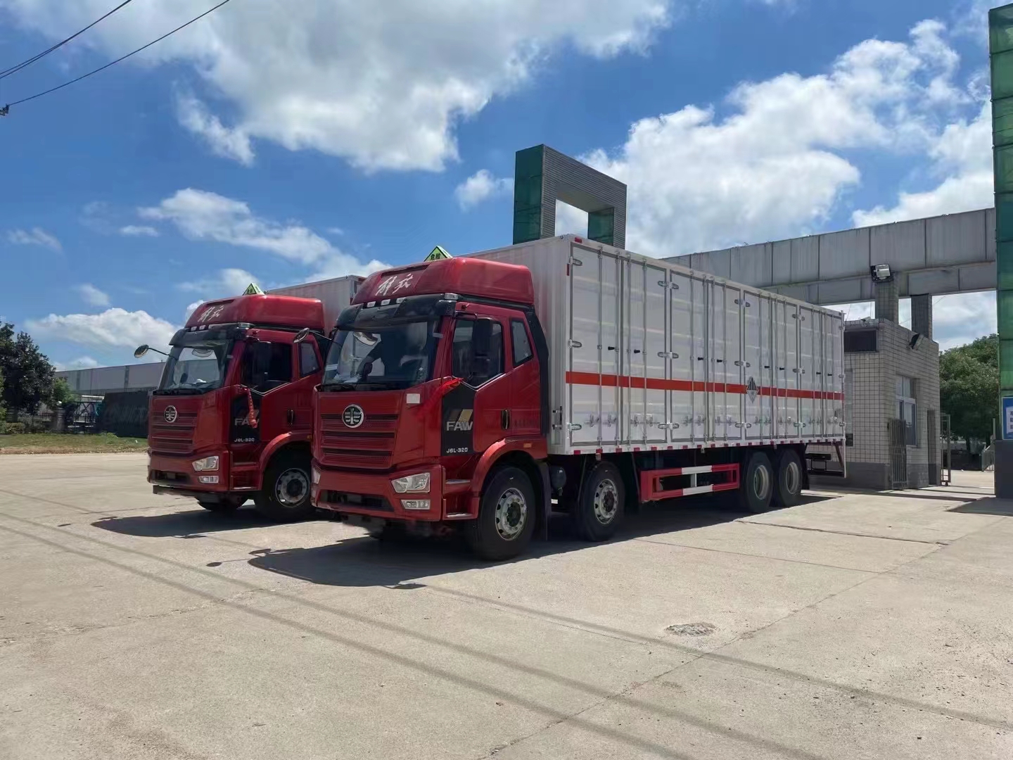 解放前四后八國六帶左右開門危險品車