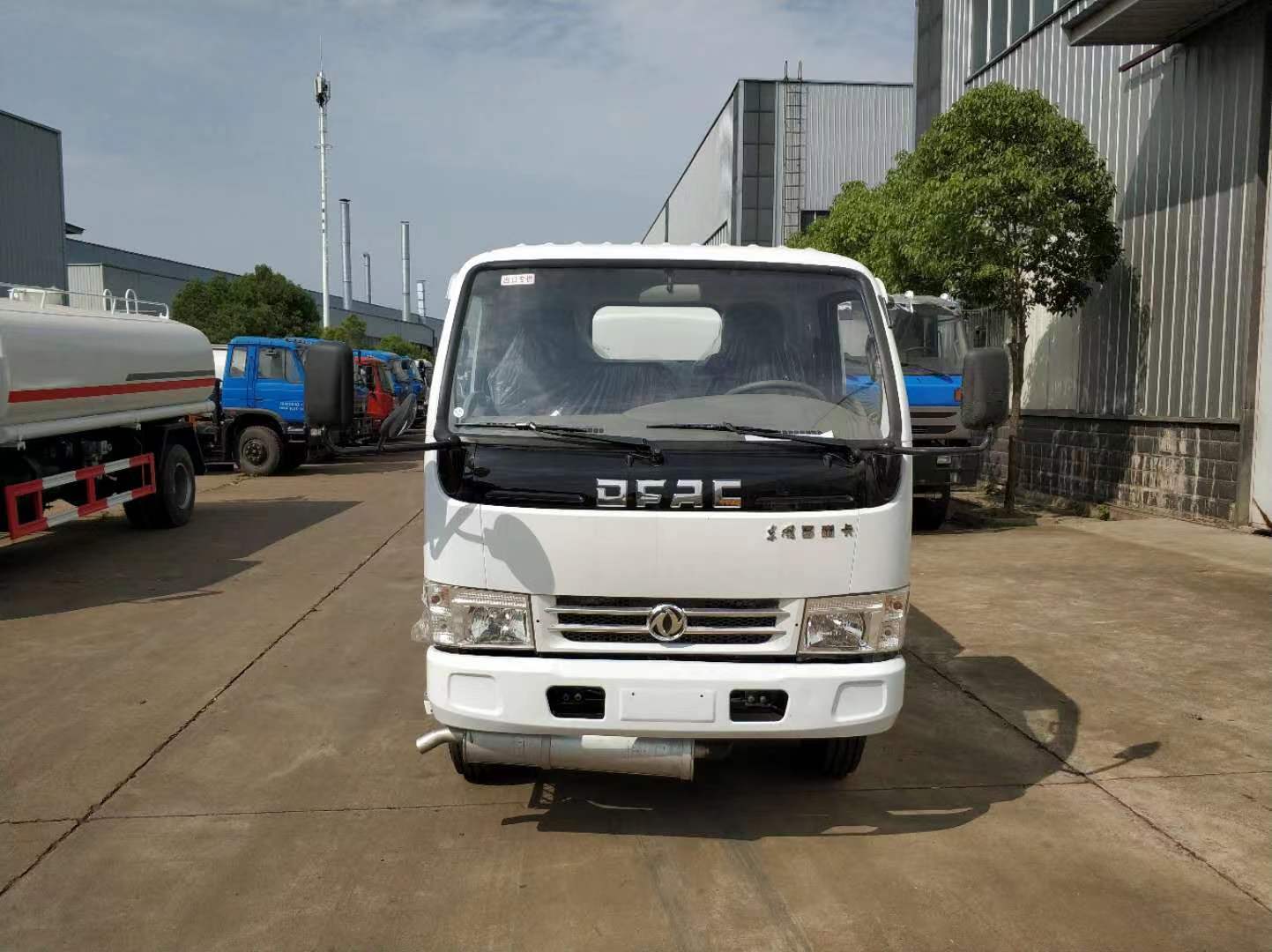 東風5噸不上戶油車