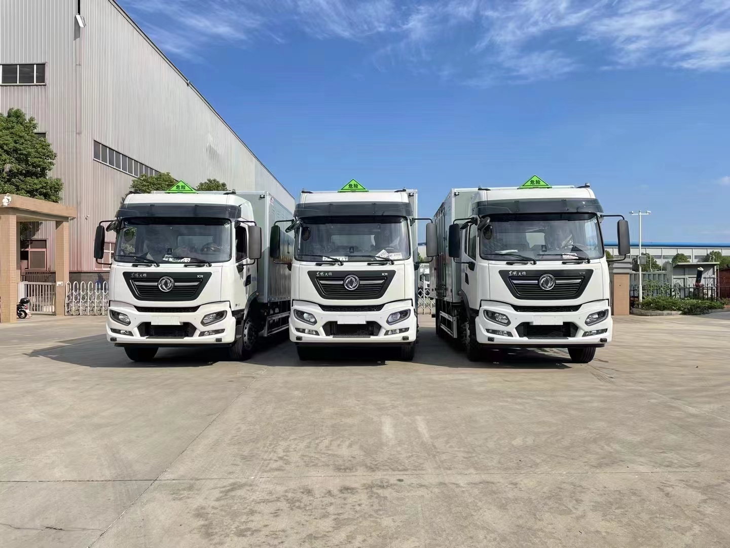 東風天錦高頂雙臥6米8國六氣瓶車