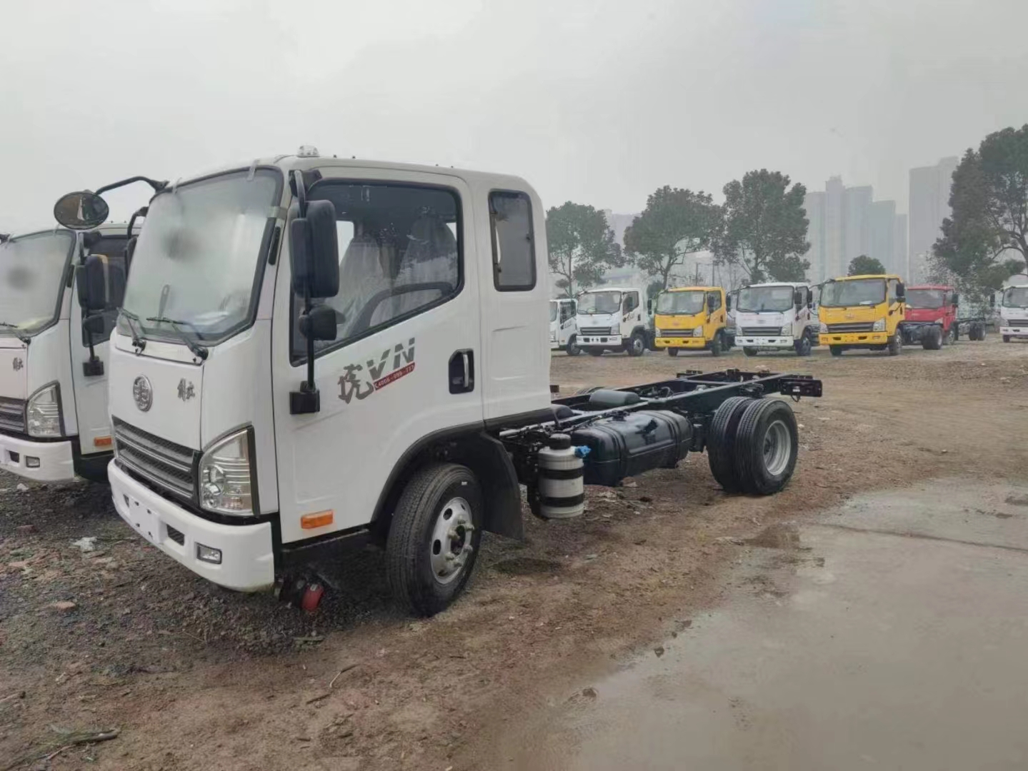 藍牌危險品車也有排半駕駛室，解放虎V來助力