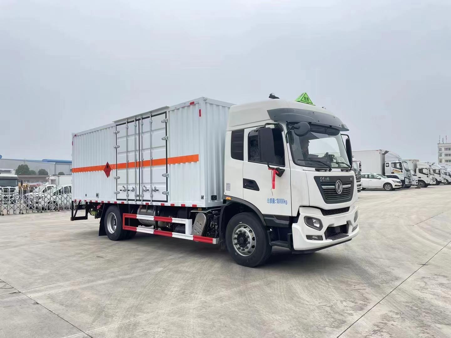 東風天錦KR高頂雙臥危險品車