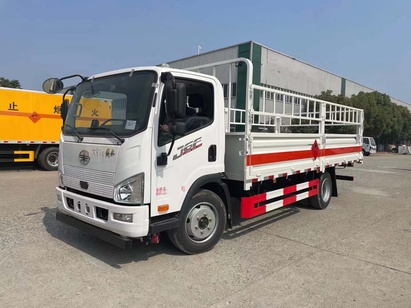 解放J6F國六5米5氣瓶車