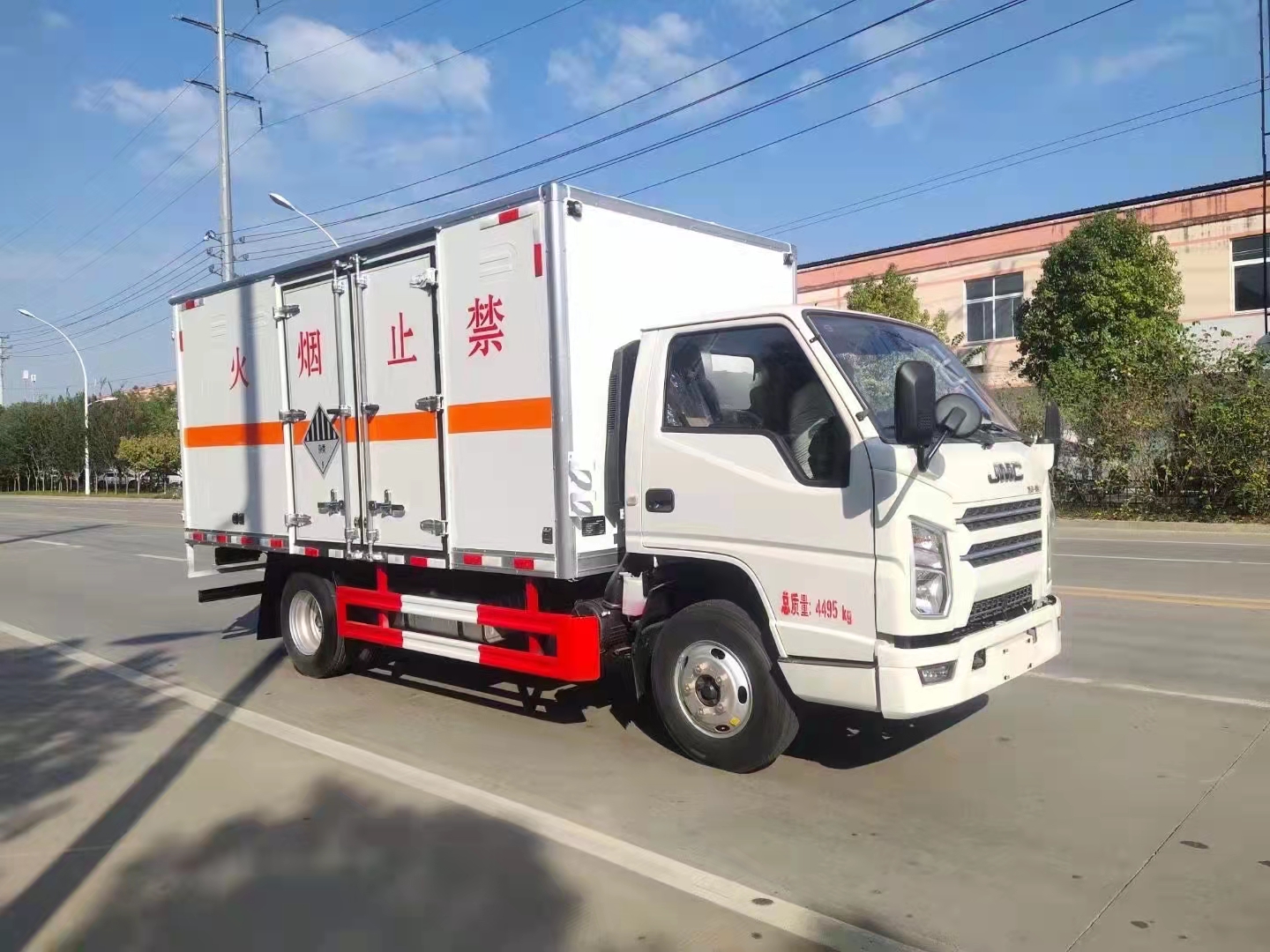 購(gòu)車(chē)為什么要選擇國(guó)六江鈴危險(xiǎn)品車(chē)