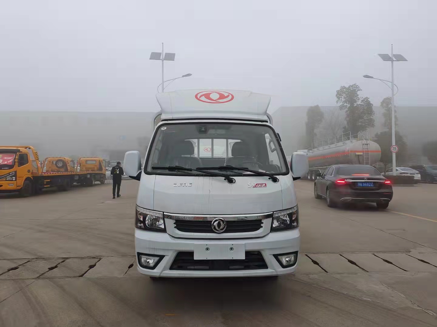 東風(fēng)途逸國(guó)六汽油2米6氣瓶車(chē)