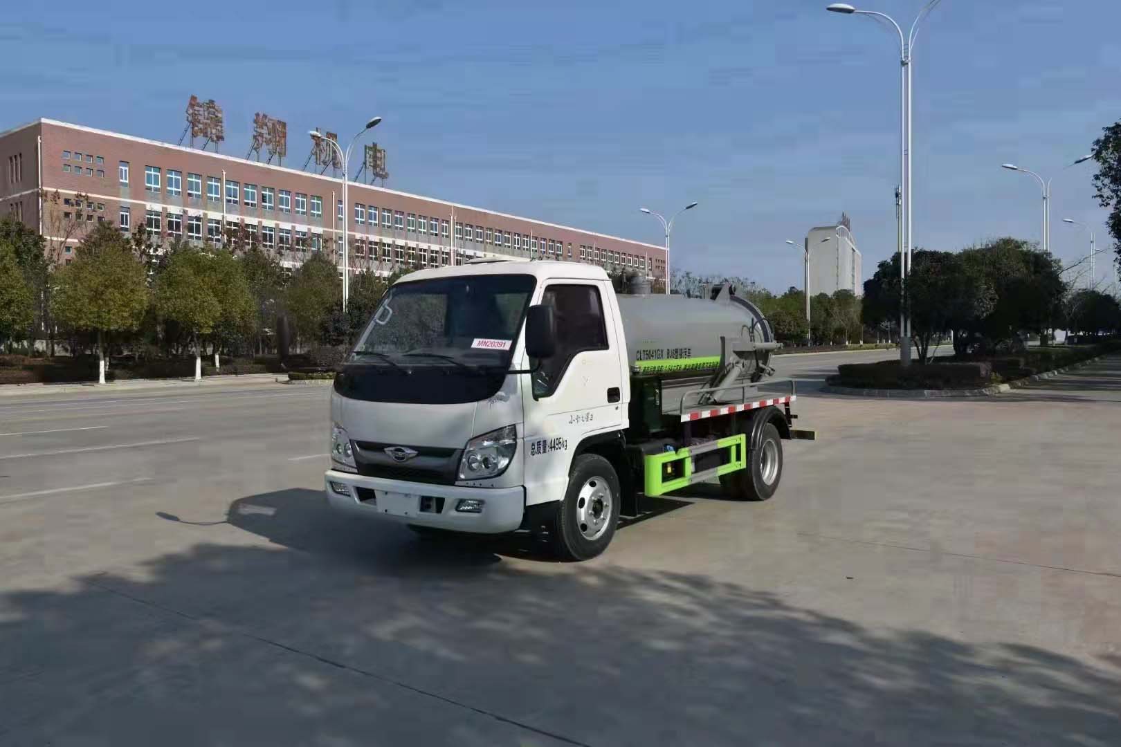 福田小卡之星3國(guó)六2.3方藍(lán)牌吸污車(chē)