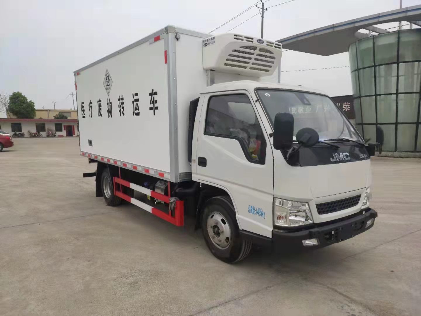 江鈴藍牌新規2.5排量發動機國六醫療廢物轉運車